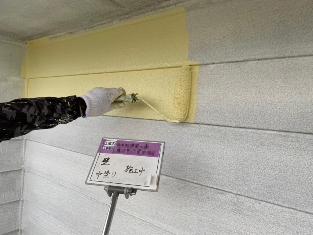 K様邸（藤沢市辻堂） 外壁塗装 中塗り 施工中