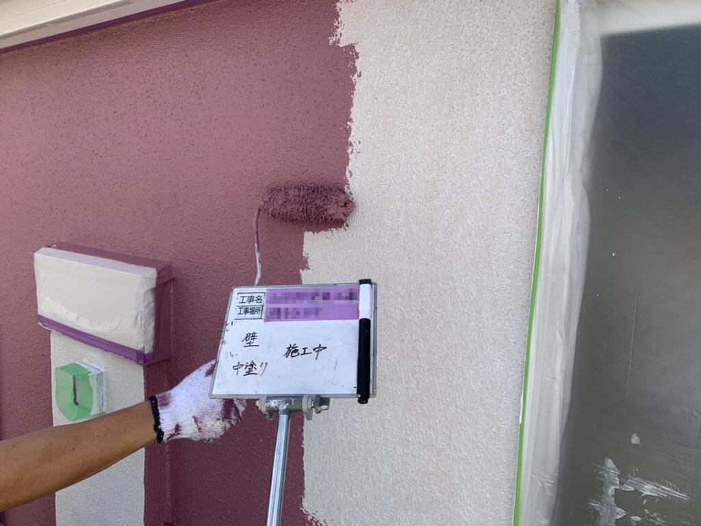 Y様邸（横浜市磯子区） 外壁塗装 中塗り 施工中