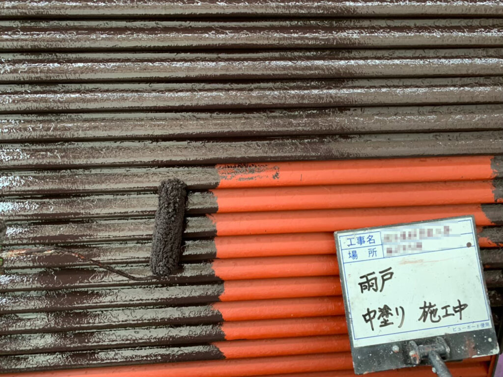 M様邸（藤沢市片瀬） 雨戸 中塗り 施工中