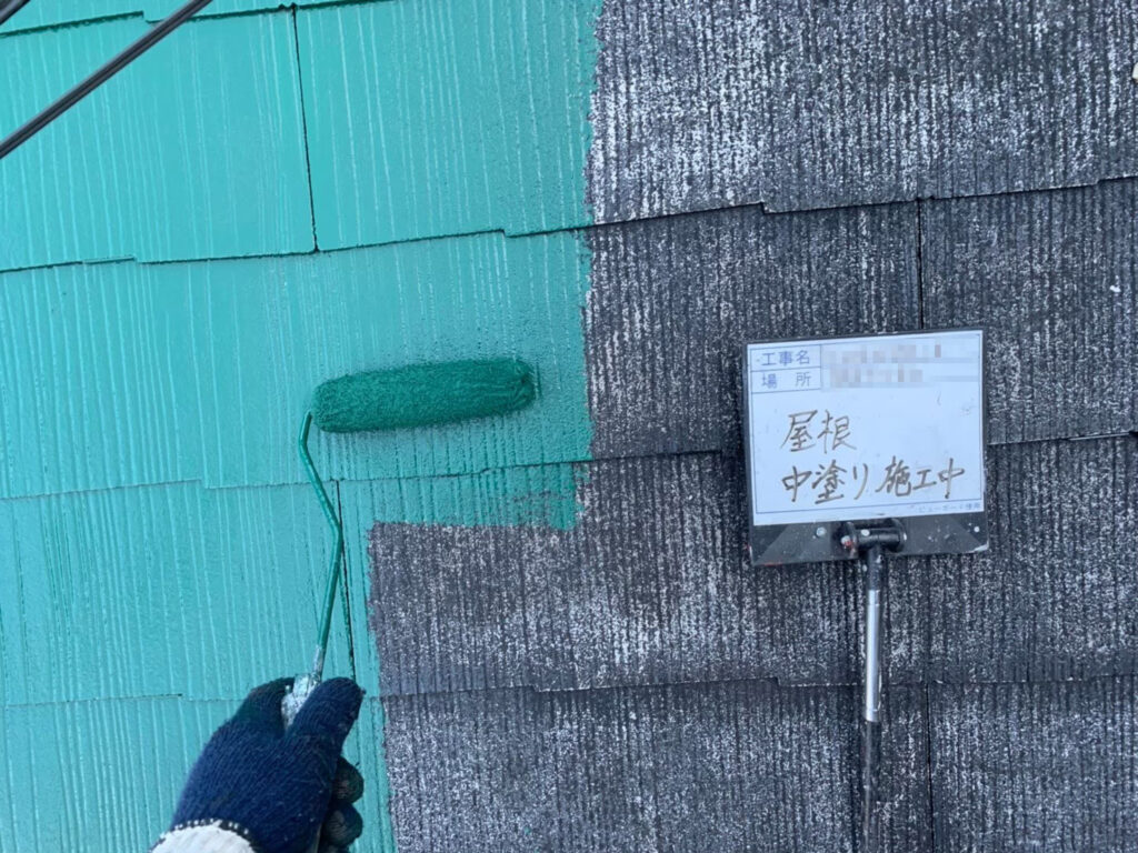 H様邸（鎌倉市今泉台） 屋根塗装 中塗り 施工中