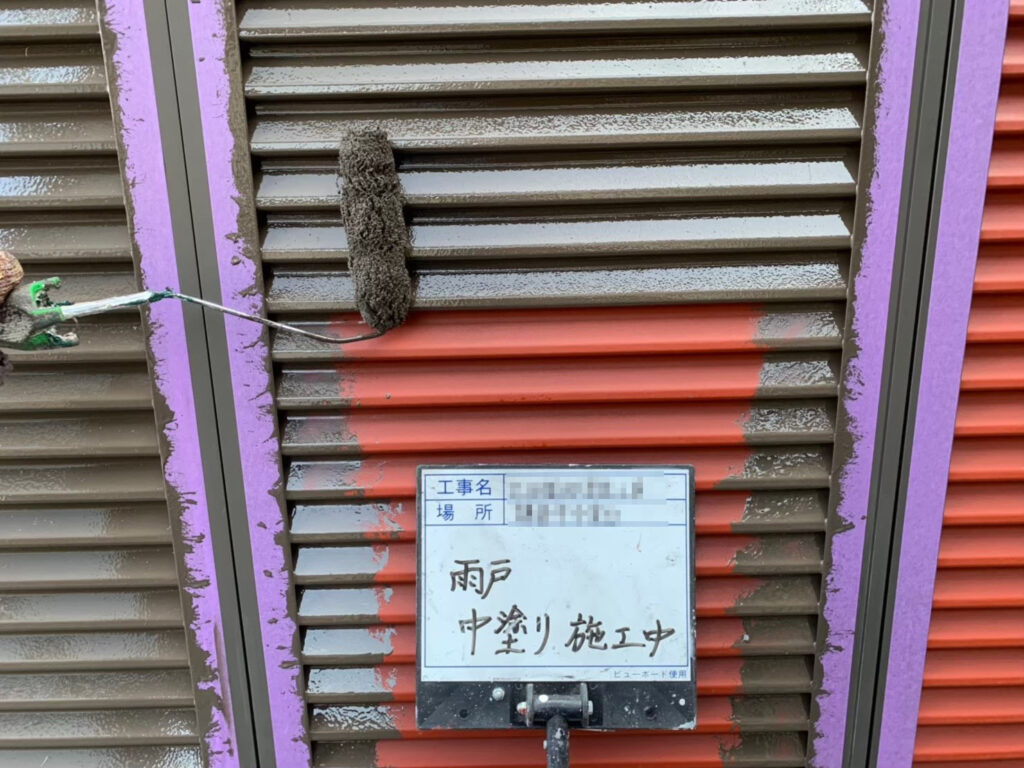 H様邸（鎌倉市今泉台） 雨戸 中塗り 施工中