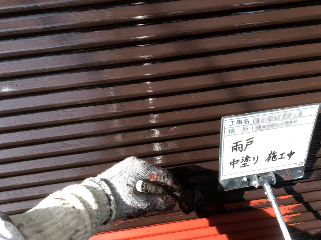 O様邸（横浜市南区） 雨戸 中塗り 施工中