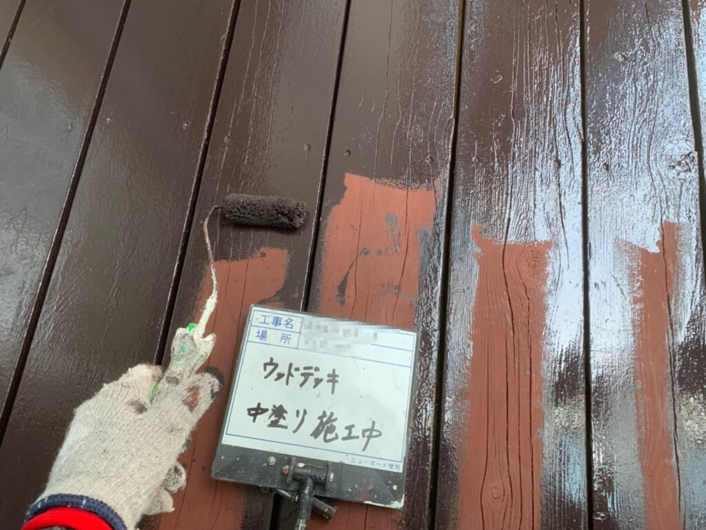 S様邸（横浜市栄区） ウッドデッキ塗装 中塗り施工中