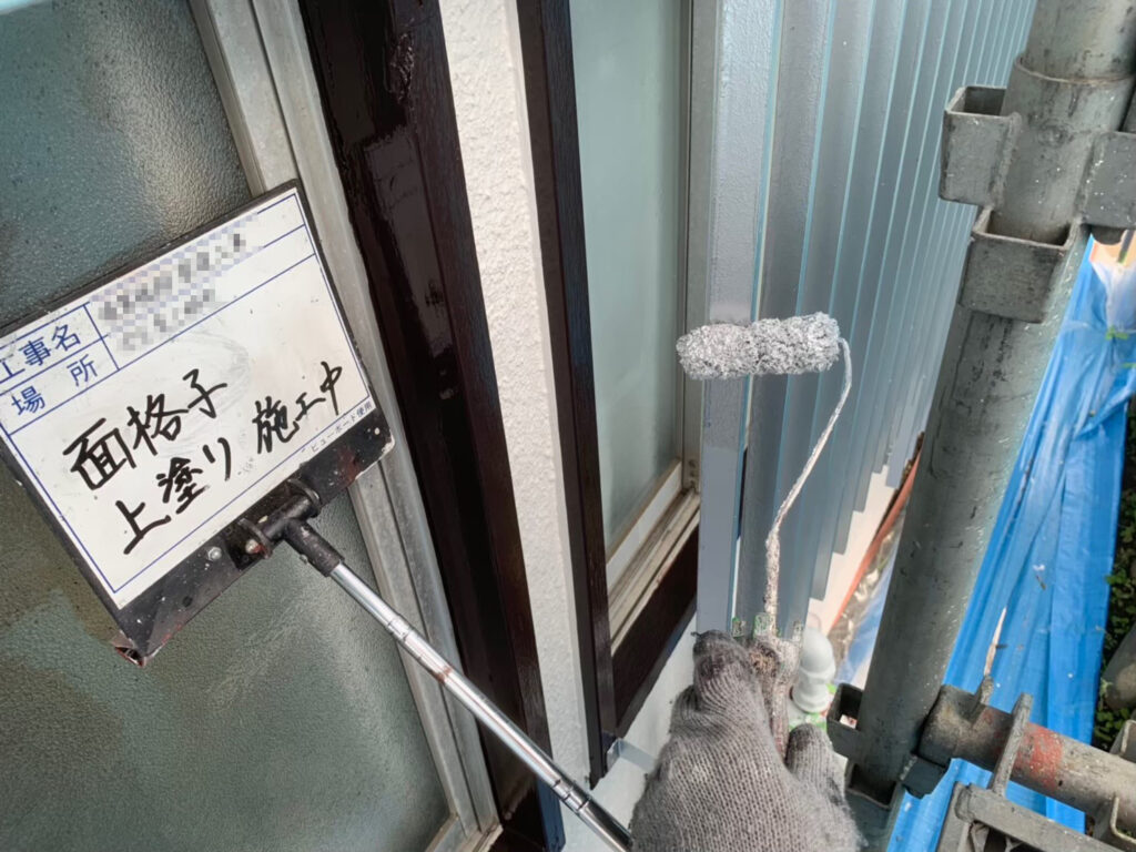 S様邸（横浜市栄区） 面拍子 上塗り施工中